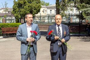 Общественные деятели и ветераны транспортной полиции Крыма почтили память воинов-освободителей Симферополя