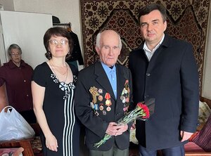 Владимир Узунов поздравил ветеранов Великой Отечественной войны